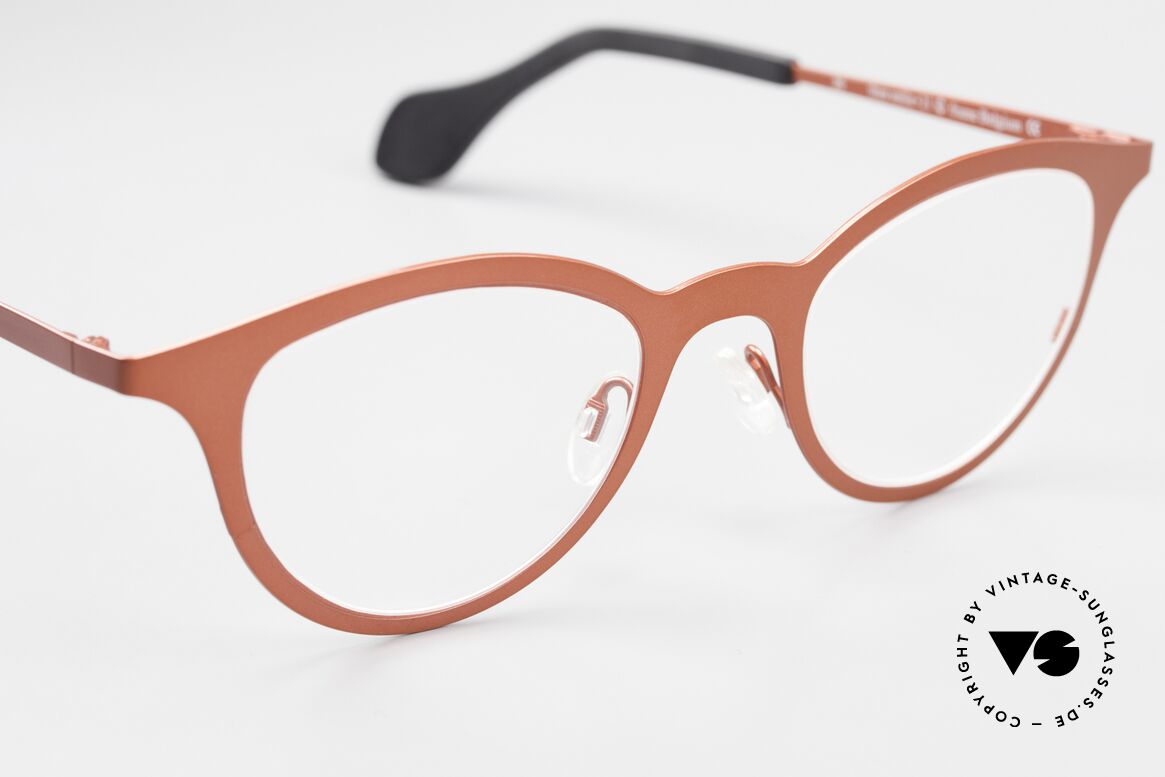 Theo Belgium Mille 21 Designer Eyeglass-Frame Metal, unworn; like all our vintage Theo eyewear specs, Made for Women