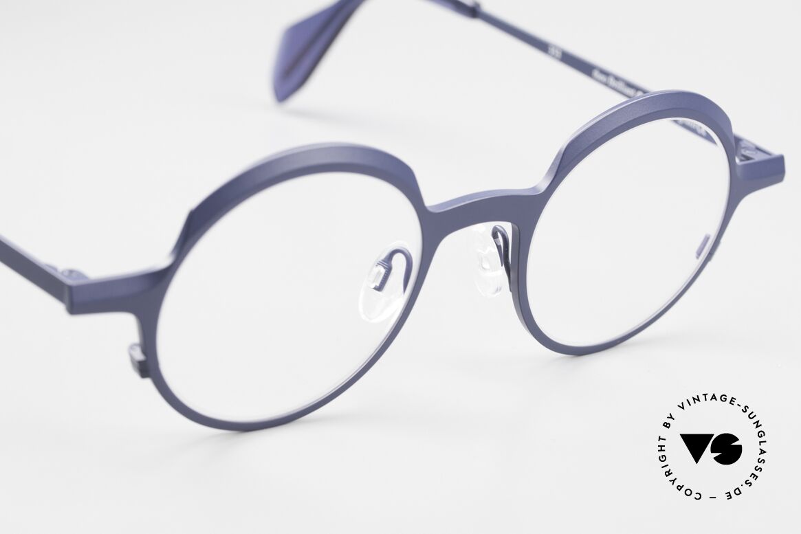 Theo Belgium Brilliant Round Glasses Titanium, unworn (like all our rare vintage eyewear by THEO), Made for Men and Women