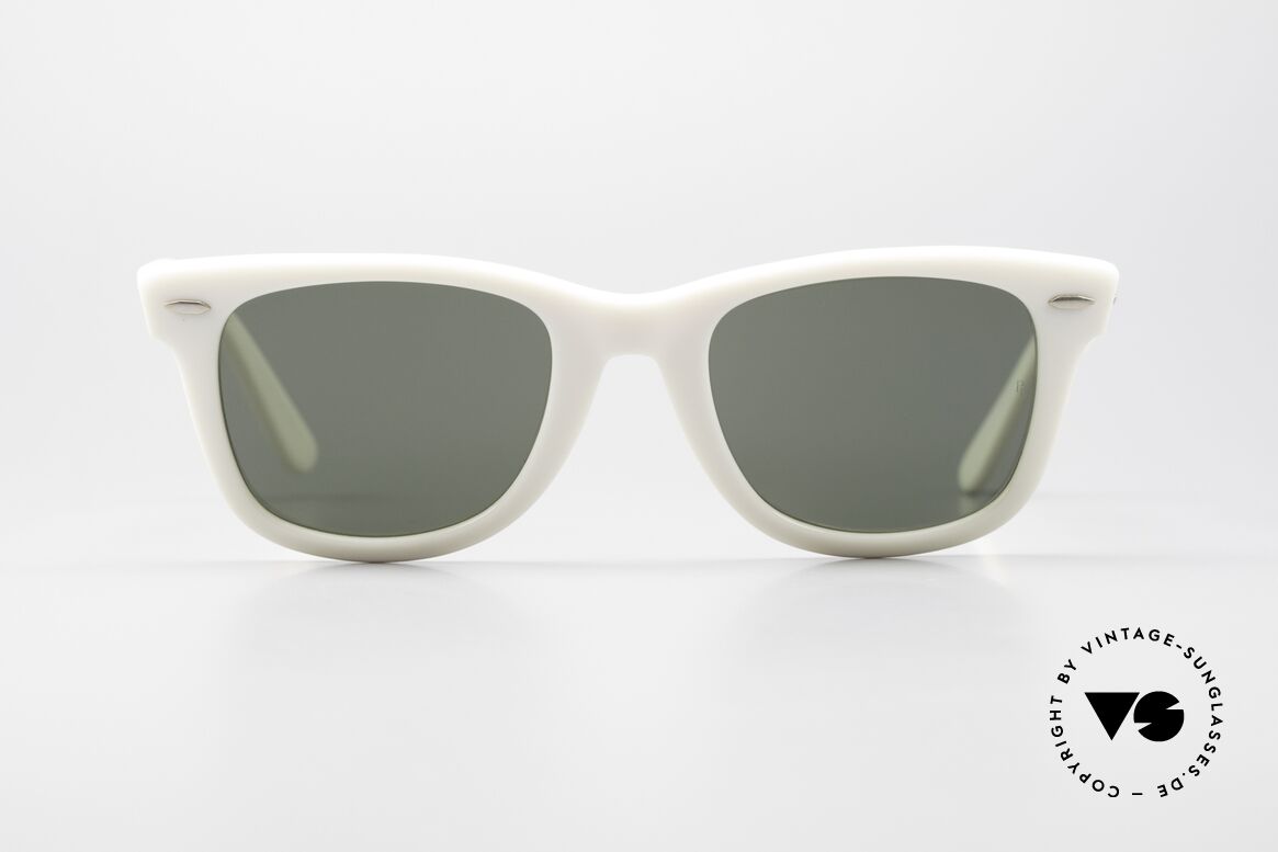 Ray Ban Wayfarer I Rare USA Sunglasses Limited, Wayfarer: the downright classic of sunglass fashion, Made for Men and Women Ray Ban Wayfarer I Rare USA Sunglasses Limited, Wayfarer: the downright classic of sunglass fashion, Made for Men and Women
