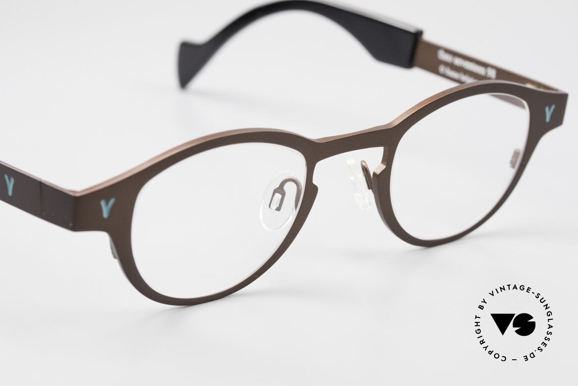 Theo Belgium Seventeen Ladies & Gents Specs Titan, unworn; like all our vintage Theo eyewear specs, Made for Men and Women