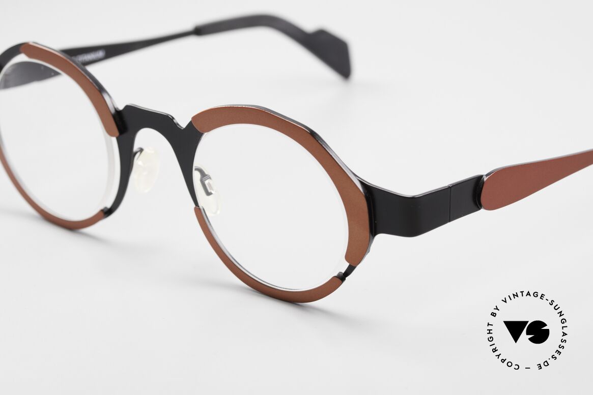 Theo Belgium Eye-Witness UC Ladies And Gents Eyewear, this UC model shines red metallic and black; TITANIUM, Made for Men and Women