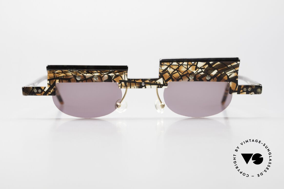Design Maske Berlin - Jota Asymmetrical 90's Sunnies, imaginative eyewear design, made in Berlin-Kreuzberg, Made for Men and Women
