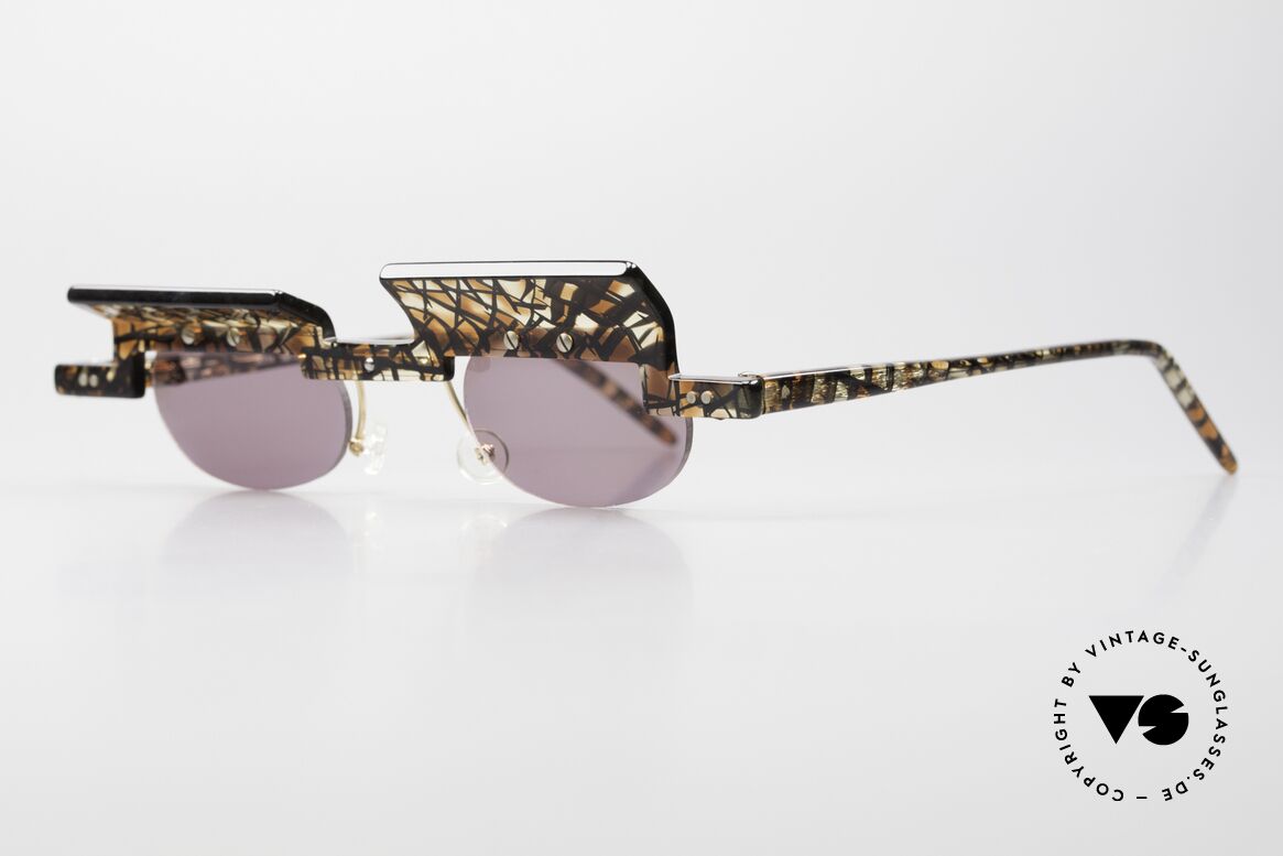 Design Maske Berlin - Jota Asymmetrical 90's Sunnies, frame appliques are asymmetrical; true eye-catcher!, Made for Men and Women