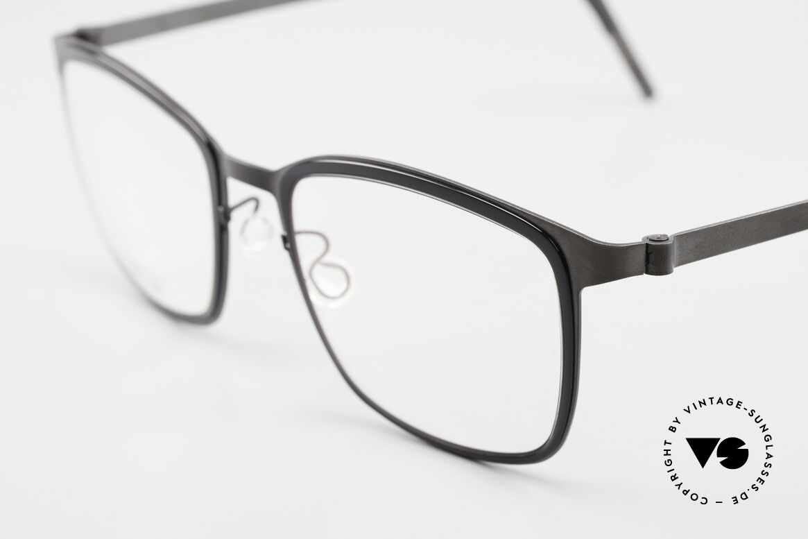 Lindberg 9702 Strip Titanium Lightweight Glasses 2017, bears the predicate "true VINTAGE LINDBERG" for us, Made for Men and Women