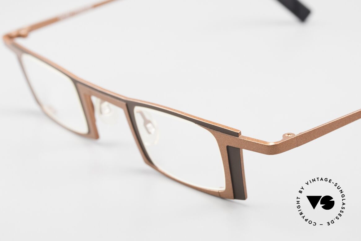 Theo Belgium Bond Titanium Frame Ladies & Gents, the frame is bicolored (brown & claret metallic), Made for Men and Women