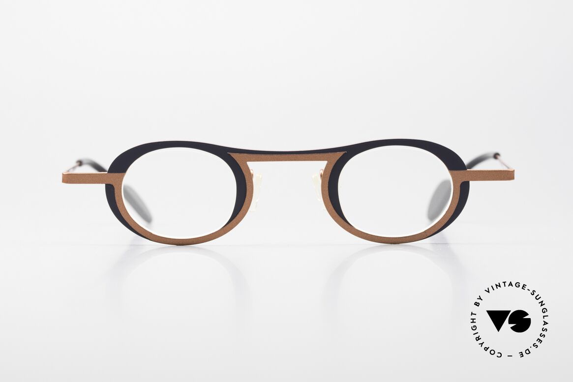 Theo Belgium Wexford Ladies & Gents Titanium Frame, striking roundish vintage eyeglasses in size 35/30, Made for Men and Women