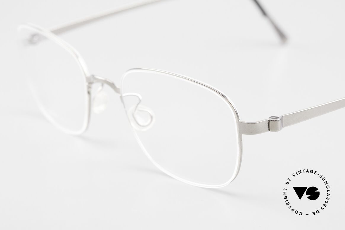 Lindberg 9538 Strip Titanium Classic Glasses Women & Men, bears the predicate "true VINTAGE LINDBERG" for us, Made for Men and Women