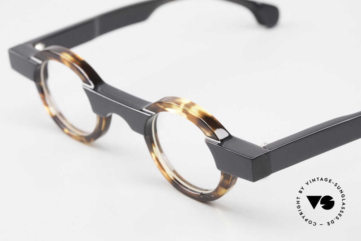 Theo Belgium Porthos Acetate Frame Ladies & Gents, unworn (like all our rare vintage eyewear by THEO), Made for Men and Women