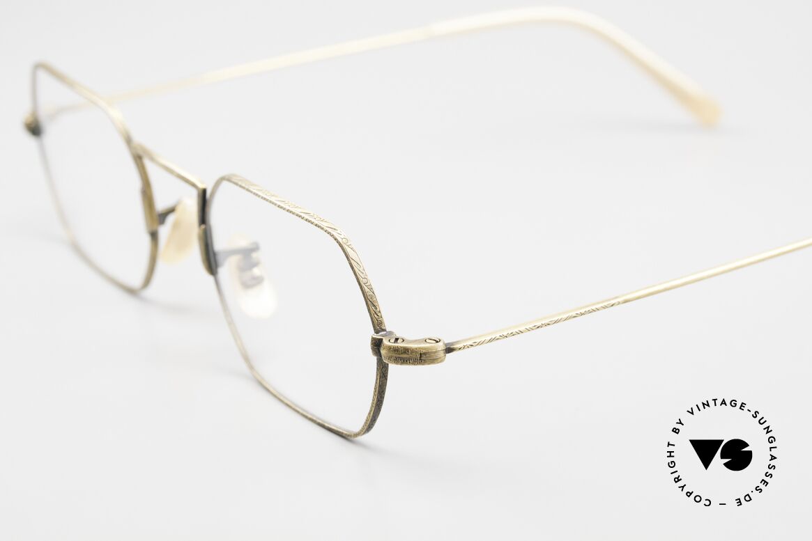 Oliver Peoples Pane Rare Eyeglasses 90's Vintage, combined with the intellectual styling of the 1960's, Made for Men and Women