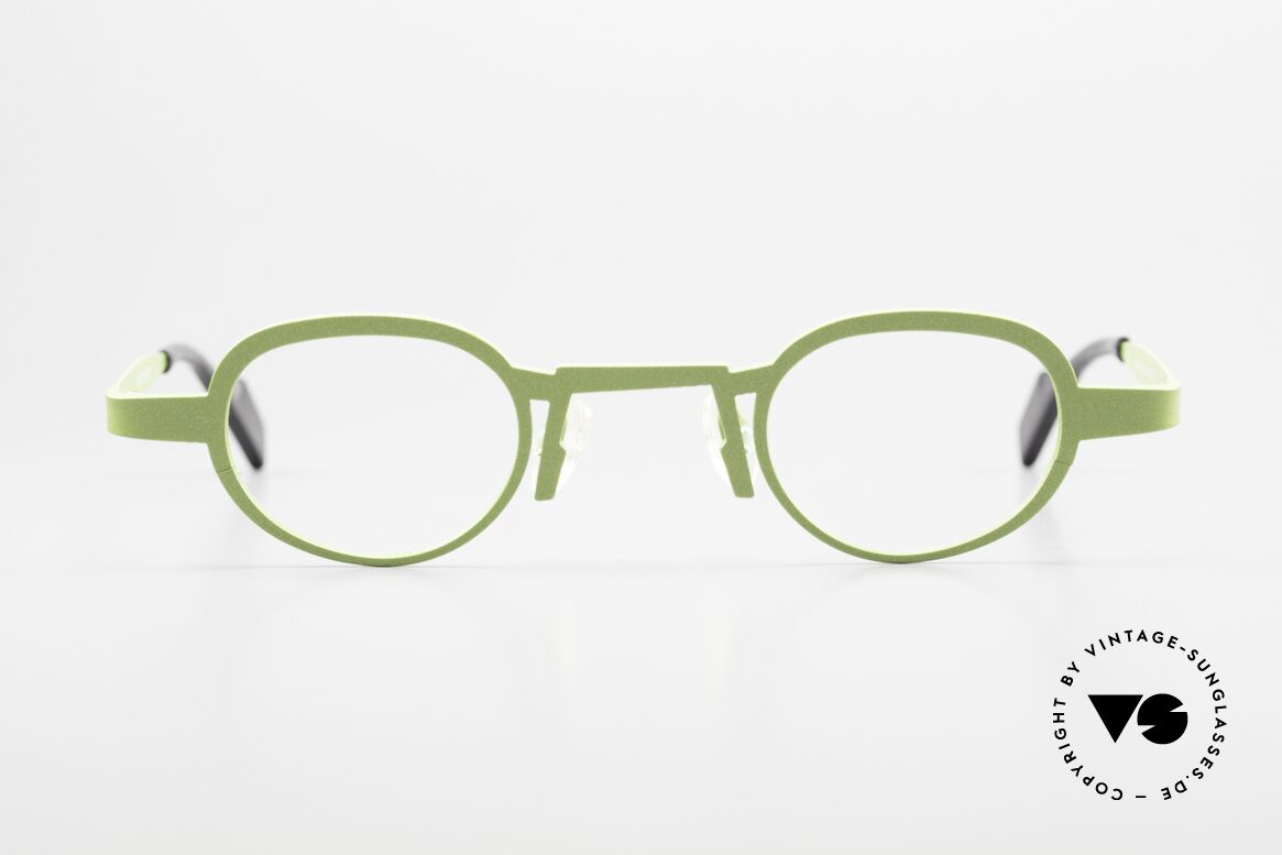 Theo Belgium Max Ladies & Gents Titanium Frame, striking roundish vintage eyeglasses; UNISEX, Made for Men and Women