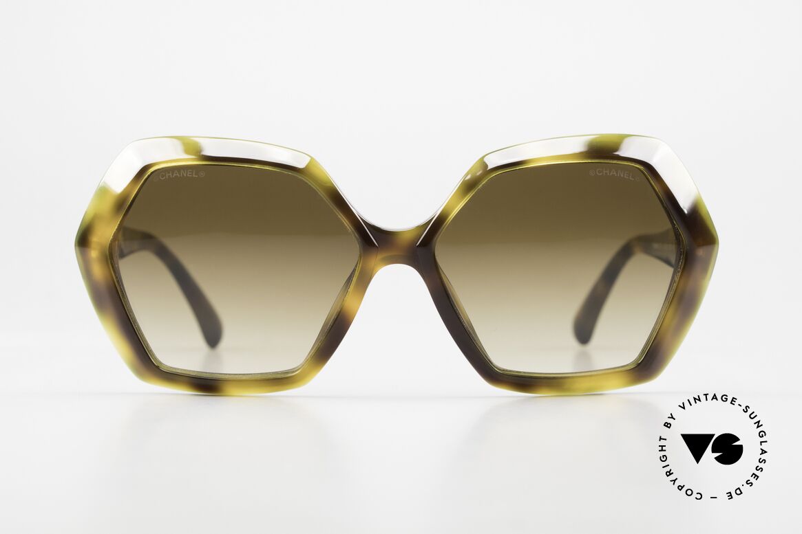 Chanel 5367 Oversized Design Shades, glamorous ladies sunglasses; "oversized" design; vertu, Made for Women