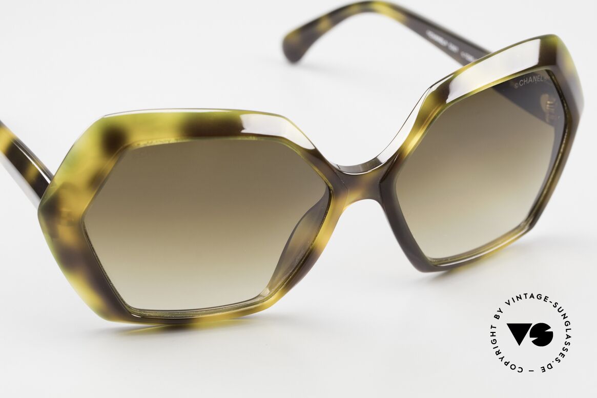 Chanel 5367 Oversized Design Shades, unworn designer shades (incl. original case by Chanel), Made for Women