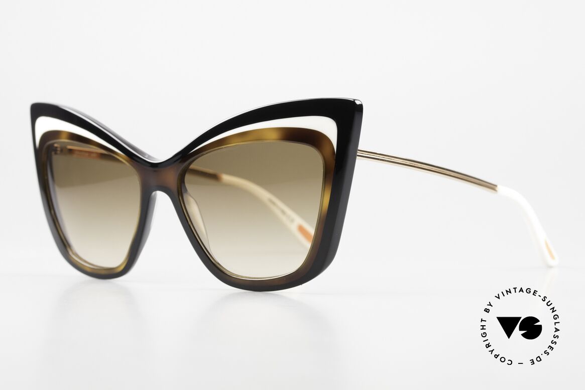 Christian Roth Rock'N Roth Very Feminine Frame Shape, the name says is all ;) Rock'n Roth = rock star sunnies, Made for Women