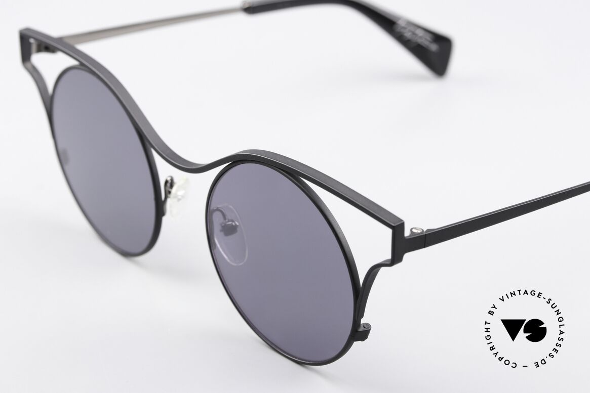 Yohji Yamamoto YY7014 Eye-Catcher Sunglasses, expressive designer sunglasses with "character", Made for Women