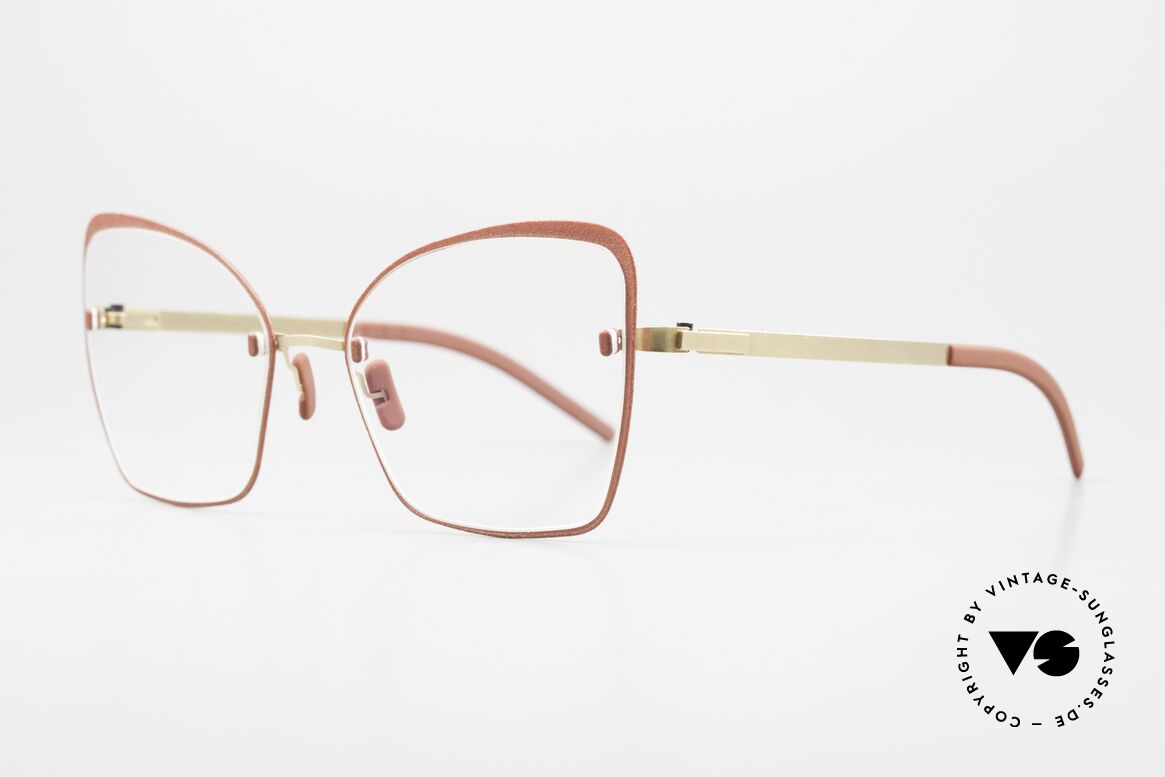 Götti Perspective Bold08 Feminine Designer Glasses, Oprah Winfrey wears a GÖTTI PERSPECTIVE OR02, Made for Women