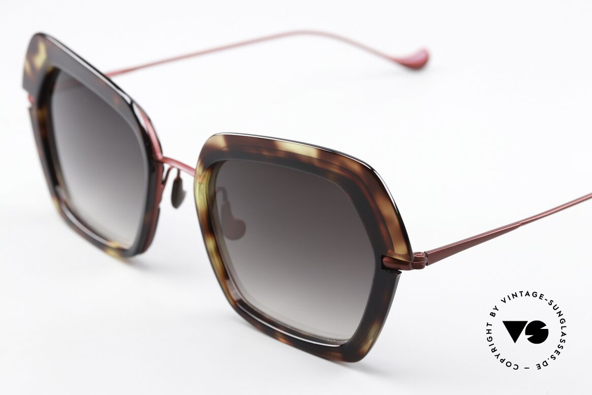 Caroline Abram Warda Women's Shades 60s Style, symbolic of the Sixites vintage style of Miami, Made for Women