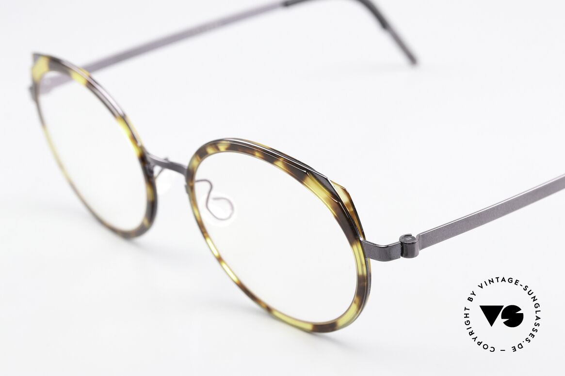 Lindberg 9747 Strip Titanium Ladies Round Cateye Design, bears the predicate "true VINTAGE LINDBERG" for us, Made for Women