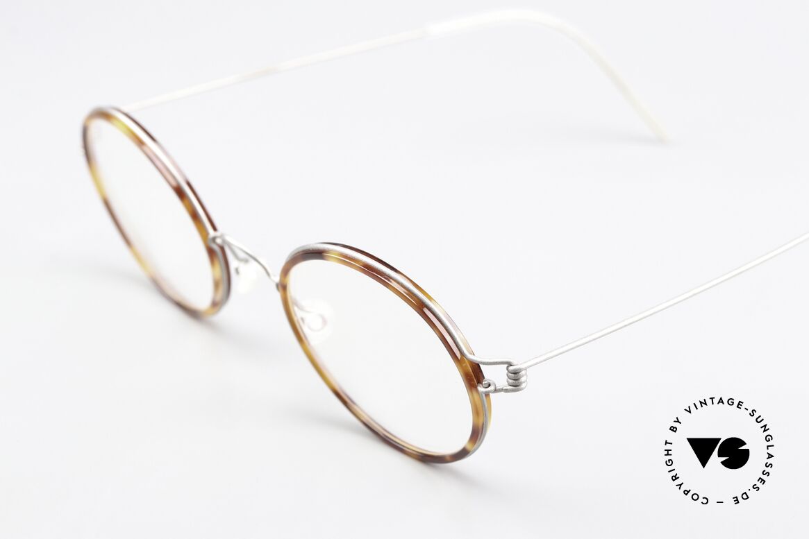 Lindberg Harley Air Titan Rim Round Glasses Women & Men, frame color = matt silver with inner rim in "tortoise", Made for Men and Women