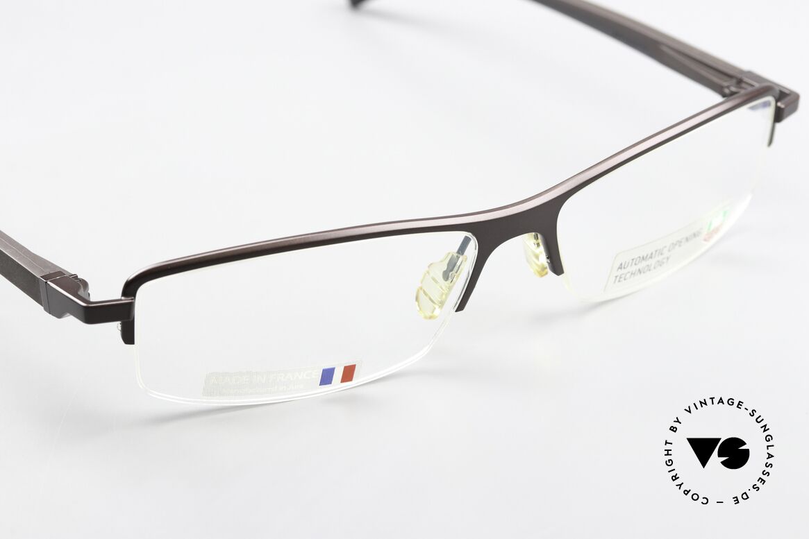 Tag Heuer 0825 Automatic Temples Open Automatically, this offers more comfort & safety (frame doesn't slip), Made for Men