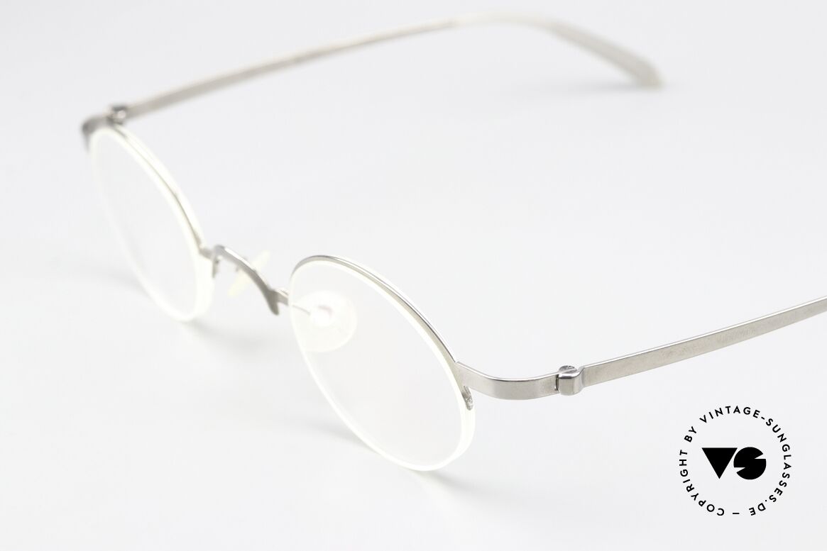 Lindberg 7005 Strip Titanium Round Titanium Frame Unisex, extremely strong, resilient & flexible (3,4grams only!), Made for Men and Women