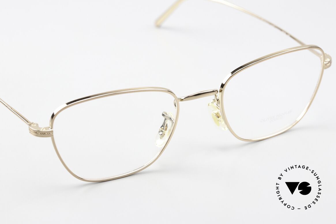 Oliver Peoples Suliane Timeless Eyewear 2019, unworn model (like all our Oliver Peoples eyeglasses), Made for Men and Women