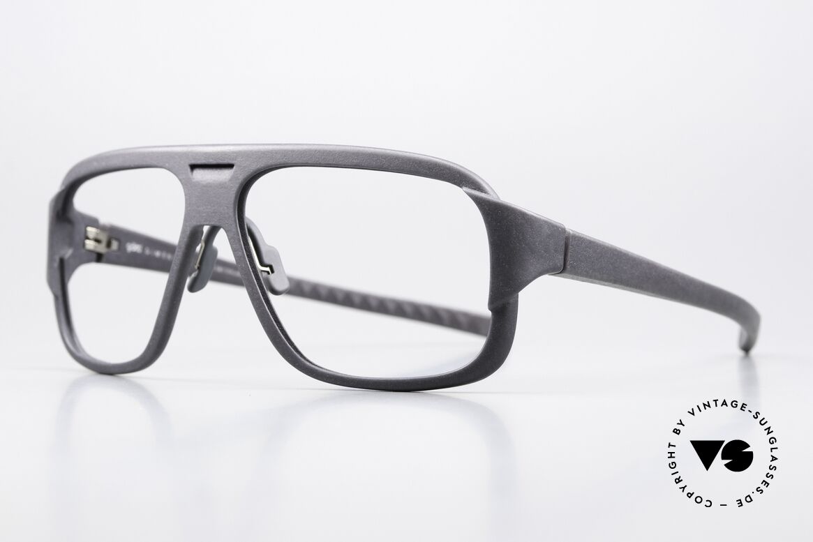 Götti Aho Dimension Series Eyewear, the model looks massive - but is surprisingly light, Made for Men
