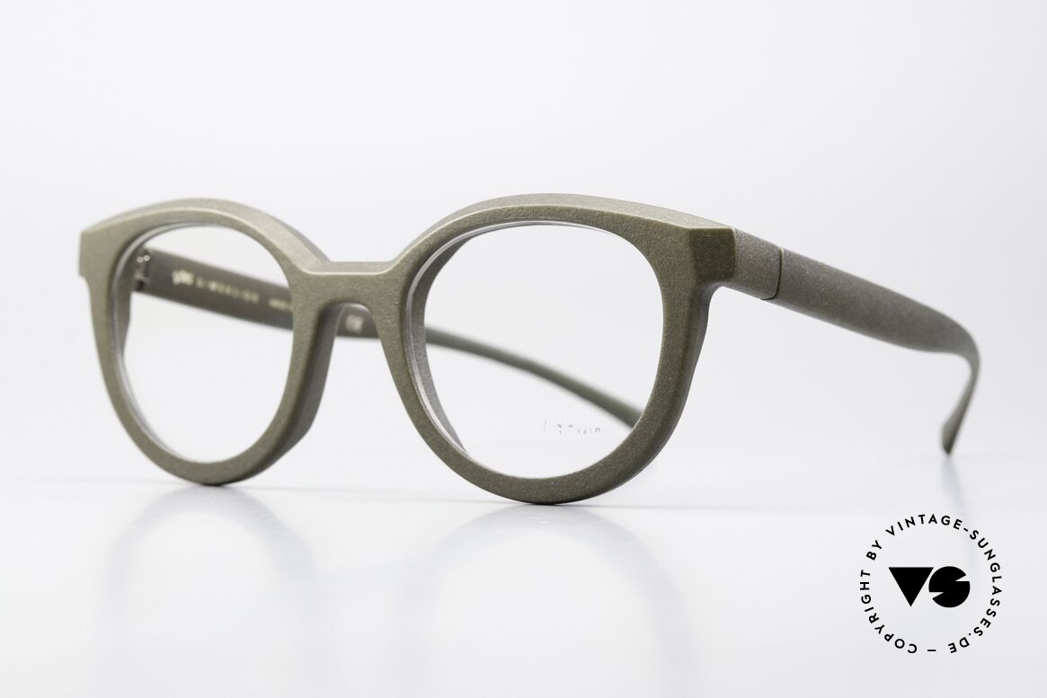 Götti Cortez Striking With Spring Hinges, the model looks massive - but is surprisingly light, Made for Women