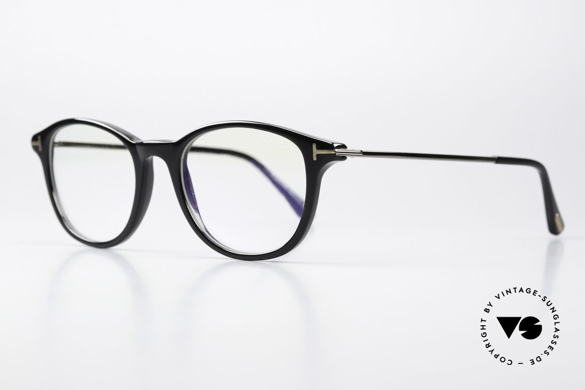 Tom Ford TF5553 Ladies Frame Spring Hinges, feminine Panto design in black and gray/anthracite, Made for Women