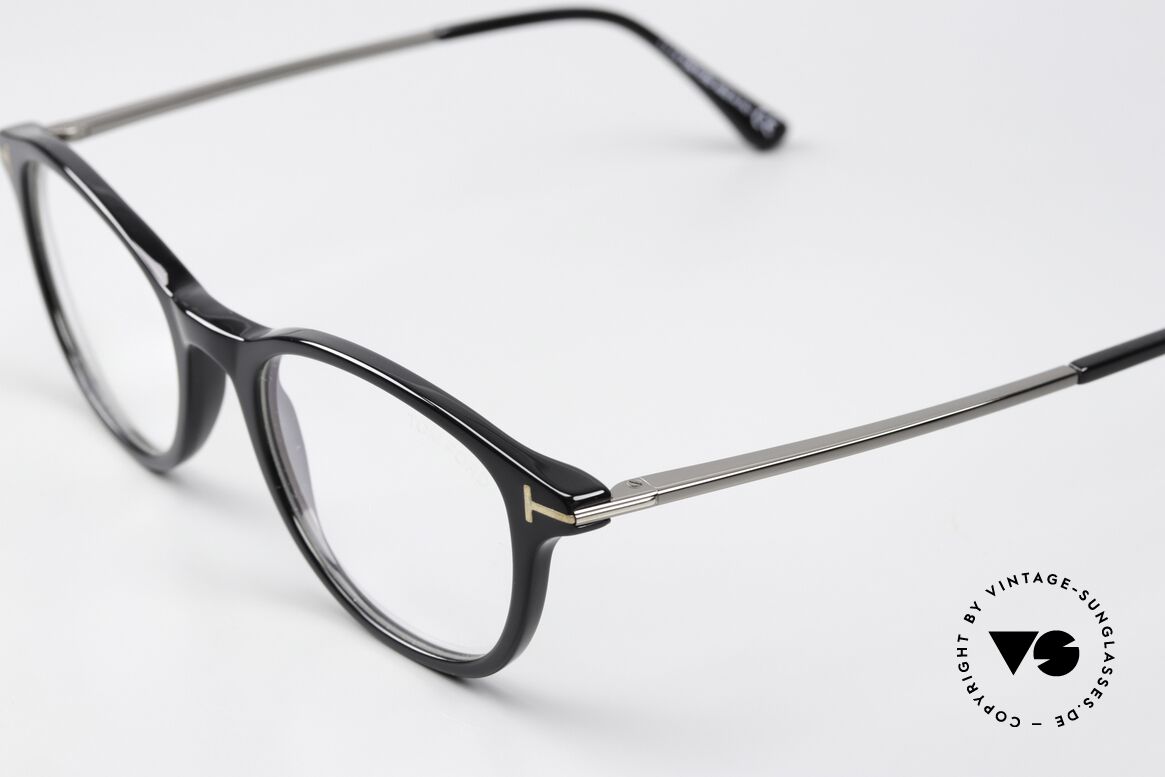 Tom Ford TF5553 Ladies Frame Spring Hinges, unworn original from the 2019 Tom Ford collection, Made for Women