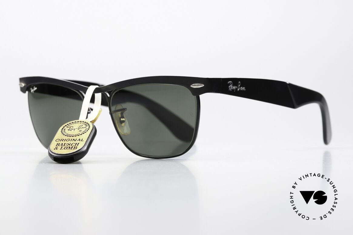 Ray Ban Wayfarer Metal Rare Old Vintage Shades, unworn (like all our VINTAGE B&L Ray Ban eyewear), Made for Men and Women