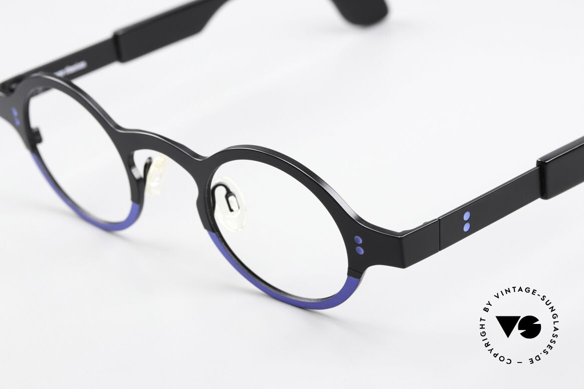 Theo Belgium Huitante Sept Round Titan Frame 2012, avant-garde eyeglasses for ladies and gentlemen, Made for Men and Women