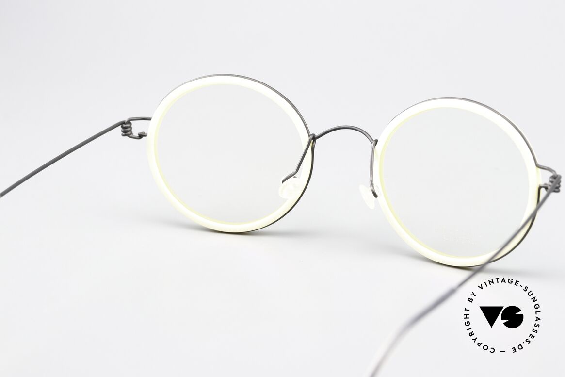 Lindberg Cameron 46 Air Titan Rim Titan Frame Black White, unworn, NOS, with original magnetic case by Lindberg, Made for Men and Women