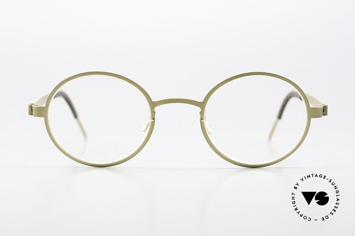 Lindberg 9587 Strip Titanium Round Glasses Men & Women, model 9587, in size 43-21, 135mm temples, color GT, Made for Men and Women