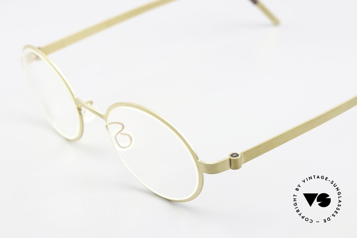 Lindberg 9587 Strip Titanium Round Glasses Men & Women, bears the predicate "true VINTAGE LINDBERG" for us, Made for Men and Women