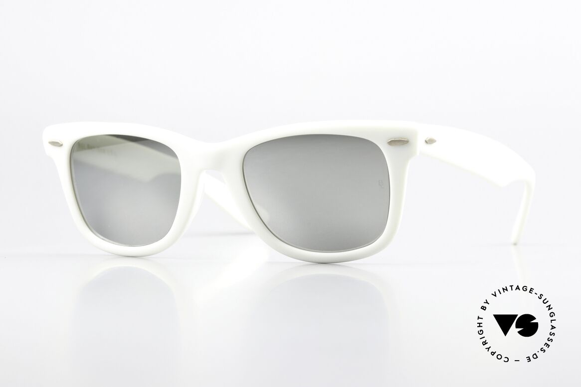 Ray Ban Wayfarer I USA Silver Mirrored B&L, WAYFARER: the sunglass classic par excellence, Made for Men and Women