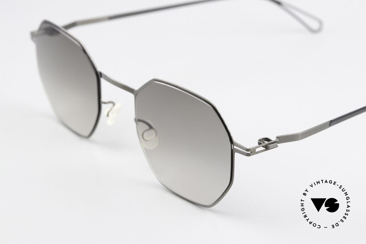 Mykita Walsh Bernhard Willhelm Design, color 841 = 'Shiny Graphite / Original Grey Gradient', Made for Men and Women