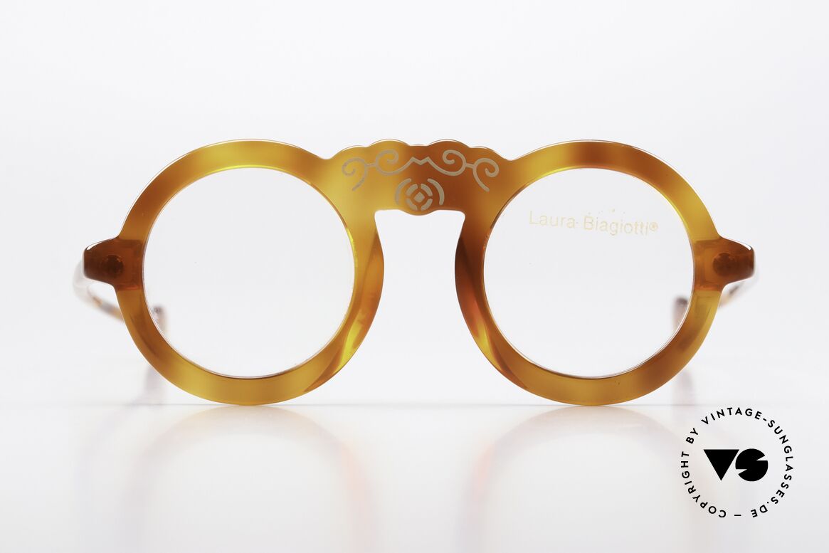 Laura Biagiotti V93 Shangai True Vintage 70's Frame, charming designer piece of the 70's; made in Italy, Made for Women