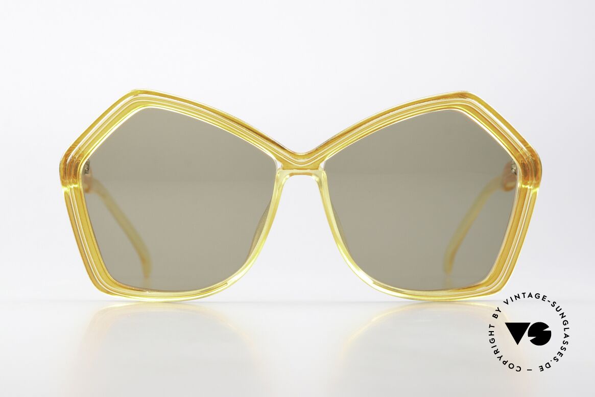 Christian Dior 2127 Rare 70's Ladies Sunglasses, enchanting ladies shades; made of OPTYL, Made for Women