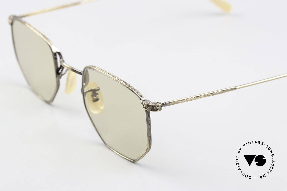 Oliver Peoples OP17 Lenses Darken In The Sun, outstanding SMALL designer frame; costly engravings, Made for Men and Women