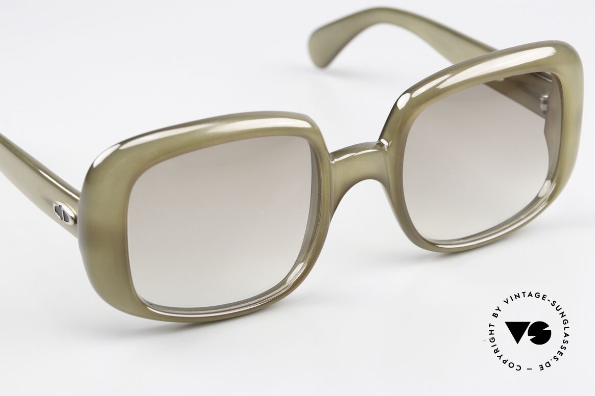 Christian Dior 602 Optyl Frame Effet Mystique, frame looks massive, but it's very light (in 70's coloring), Made for Women