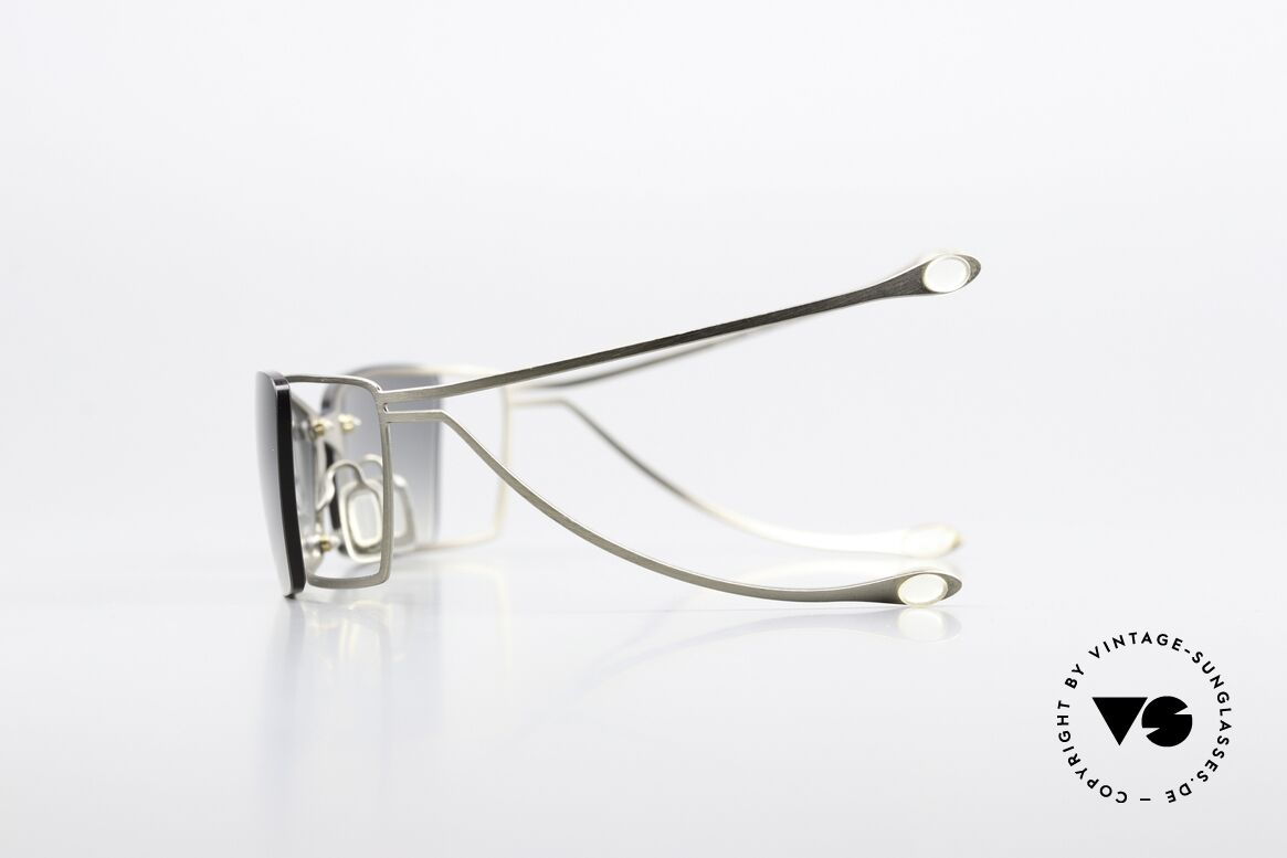 Parasite Hybride 3 From Which Sci-Fi Movie?, characteristic double temples = 'STEREO' system, Made for Men and Women