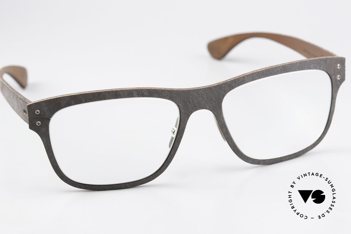 Lucas de Stael Stratus Thin 10 Frame With Leather Cover, from 2017 but unworn (delivered in a case by de Staël), Made for Men