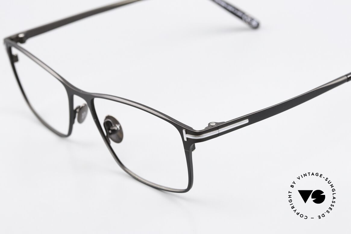 Tom Ford TF5935 Square Full Rimmed Titan, elegant and comfortable (very pleasant to wear), Made for Men