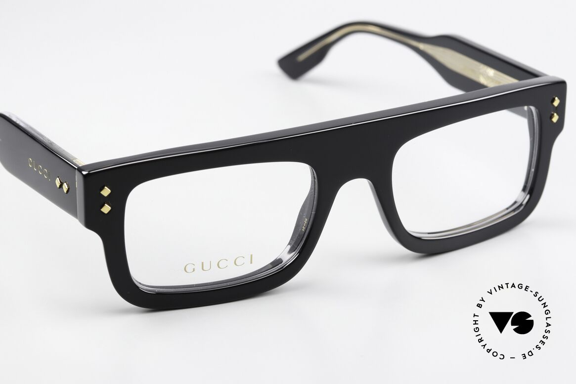 Gucci GG1085O Thick Black Frame Gold Logo, unworn, including Gucci case & cleaning cloth, Made for Men