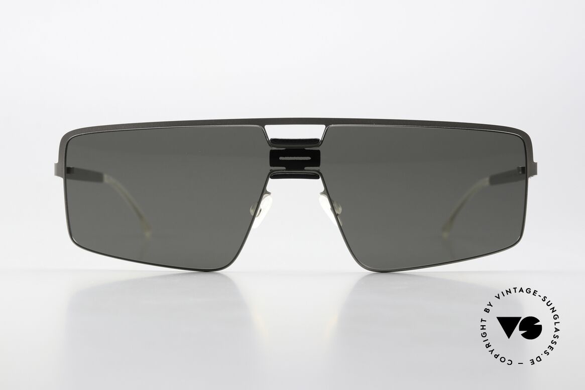 Mykita Mylon Soy High-End Zeiss Sun Lenses, color 471 = Pitch Black / Matte Silver Grey, Made for Men and Women
