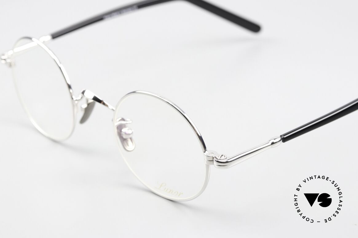 Lunor VA 110 Round Frame Platinum, here the model VA110, size 43-24, lens height is 40mm, Made for Men and Women