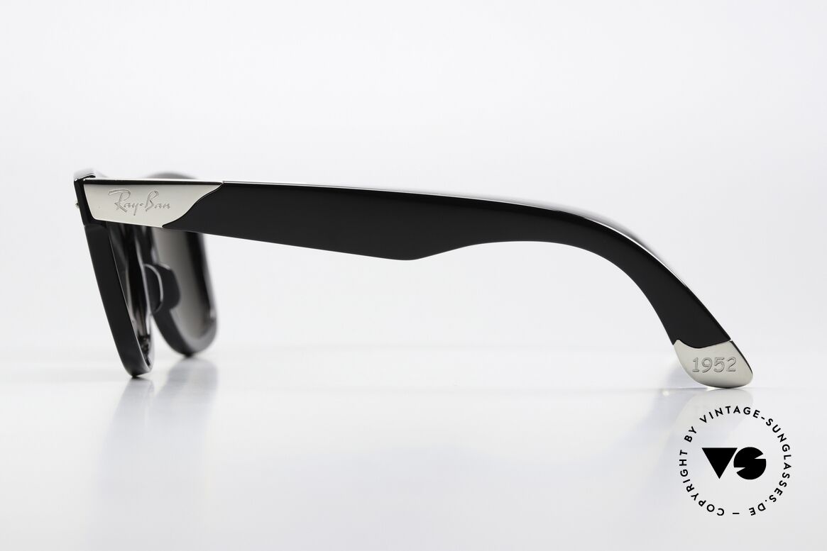 Ray Ban Wayfarer I Ultra 24k Gold Mirrored Lenses, 18k Ray-Ban logo & 24k gold-plated temple tips, Made for Men and Women
