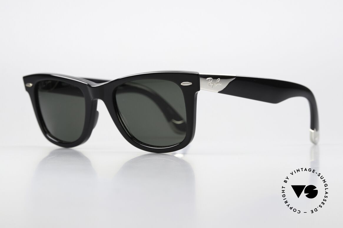 Ray Ban Wayfarer I Ultra Limited Edition 18k Gold, connoisseurs know about this special Wayfarer, Made for Men and Women