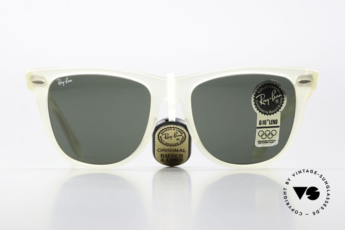 Ray Ban Wayfarer II Smoke Crystal Limited USA, a true legend that made fashion history; benchmark, Made for Men and Women