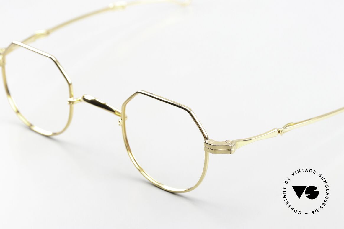 Lunor I 18 Telescopic Sliding Temples Yellow Gold, a highlight for all connoisseurs and eyewear lovers, Made for Men and Women